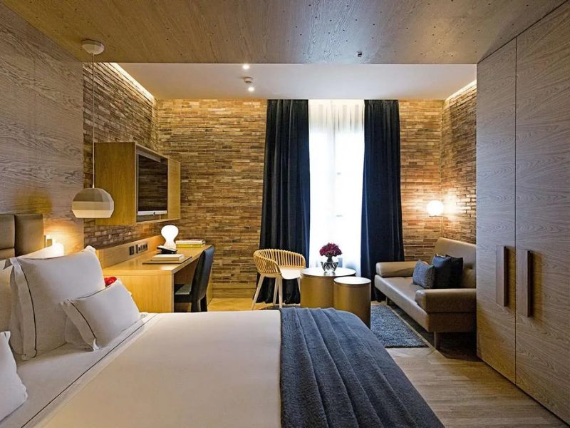 Monument Hotel
