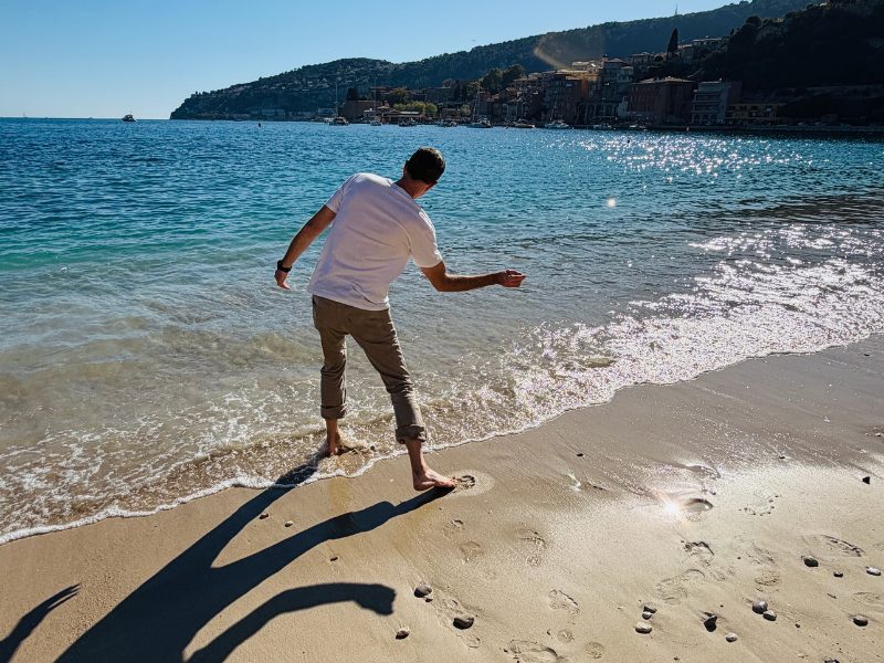 10 Jason skipping a rock Villefranche